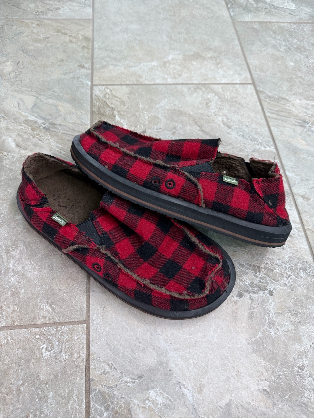 Sanuk Vagabond Chill Red Buffalo Plaid Slippers Slip on Shoe